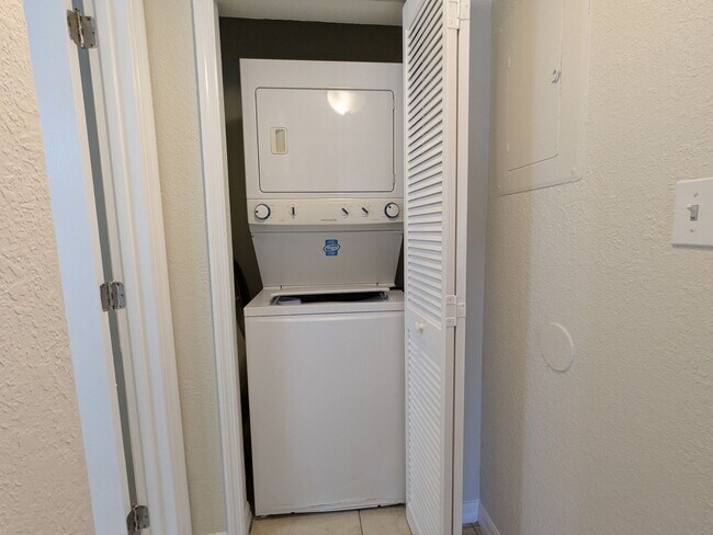 Building Photo - First Floor One Bedroom Condo in Metro at Michigan Park