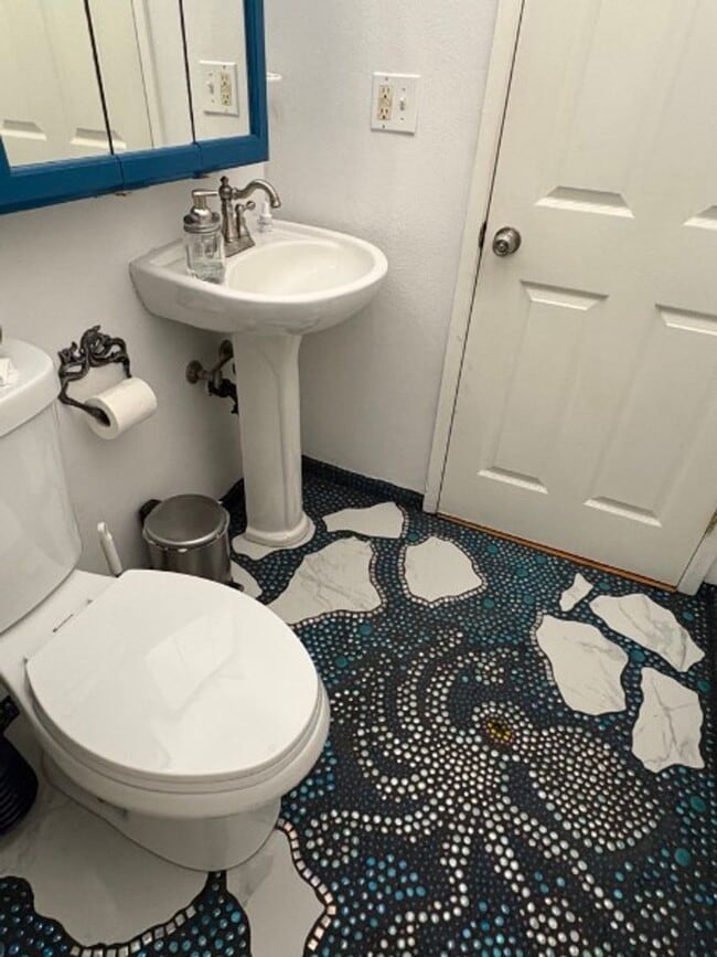 Building Photo - Fully Furnished 2BD Home | Fiber Internet | Pets OK | Yard Service Included | $1,950