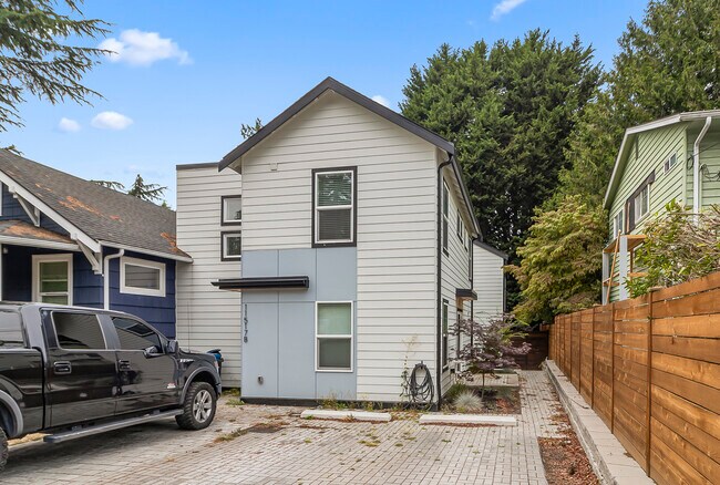 Building Photo - 11517 5th Ave NE