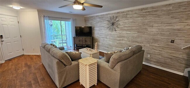 Building Photo - 850 S Tamiami Trl