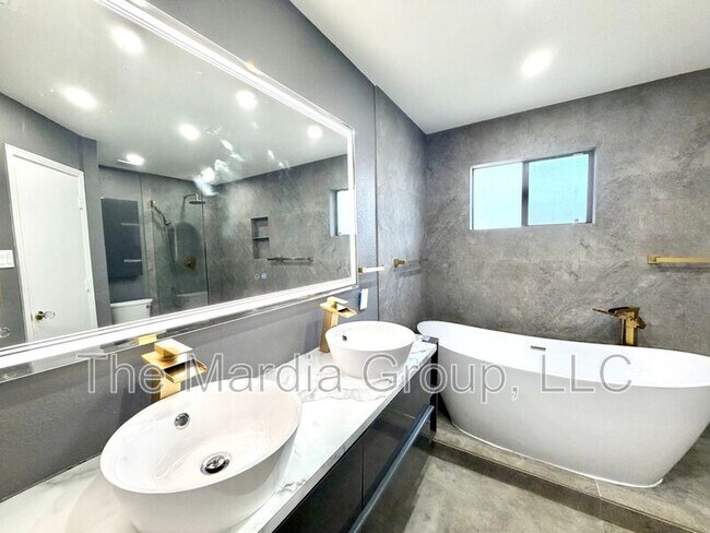 Building Photo - 923 Wayne Ave