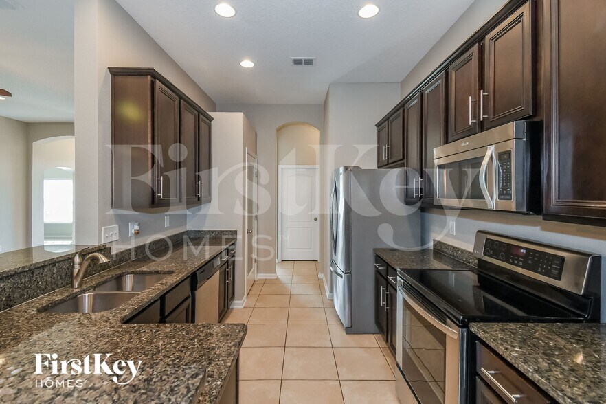 Building Photo - 15962 Bainebridge Dr