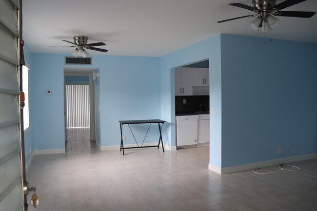 Building Photo - 464 Burgundy N