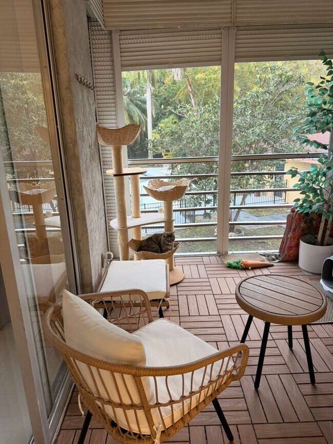 Building Photo - 17890 W Dixie Hwy