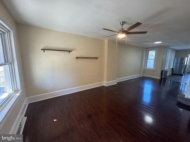 Building Photo - 405 Walnut St