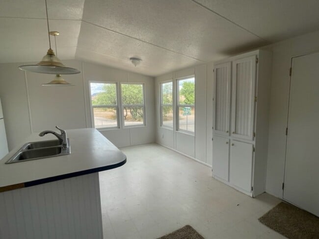 Building Photo - Price Reduction on this 2 Bedroom on Nice ...