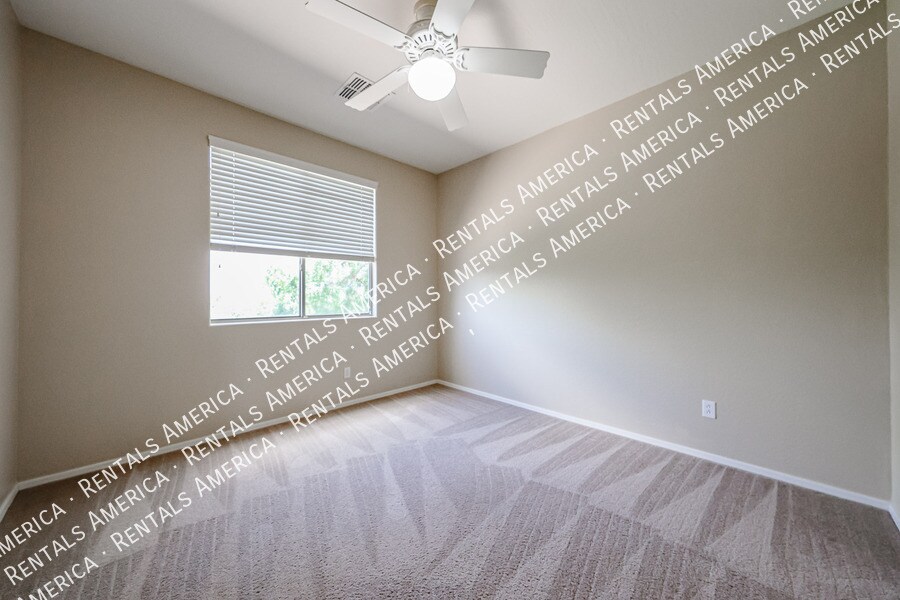 Building Photo - 3382 E Roadrunner Dr