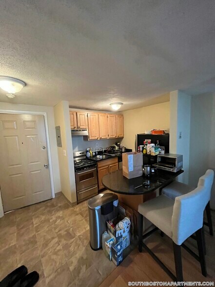 Building Photo - 385 Dorchester St