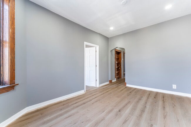 Building Photo - 2643 W 21st Pl