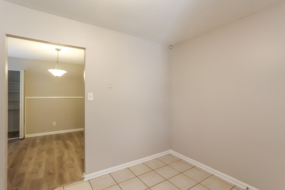 Building Photo - 1550 Flicker Rd