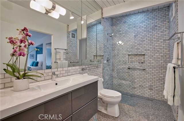 Building Photo - 516 E Racquet Club Rd