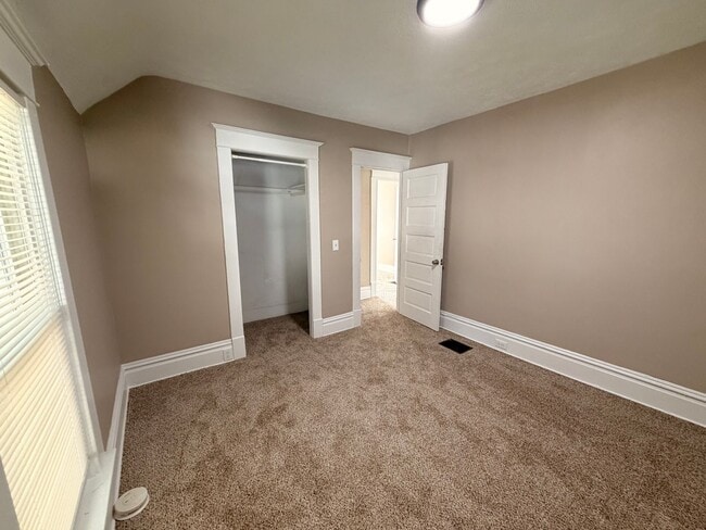 Building Photo - 53 Lamoreaux Dr NE