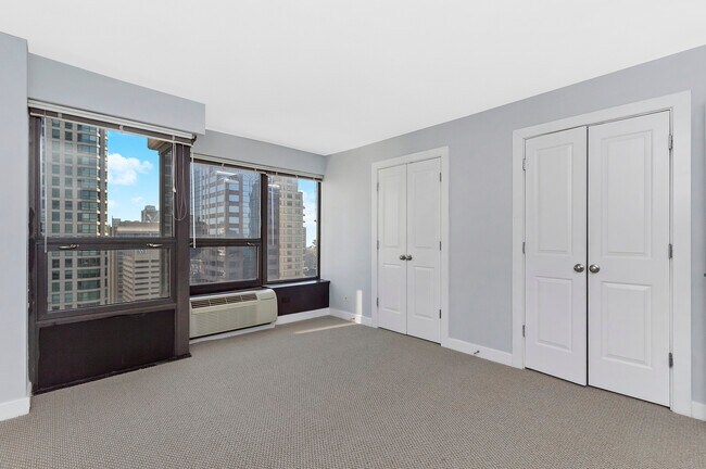 Building Photo - 30 E Huron St