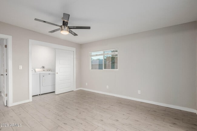 Building Photo - 1208 W 6th St