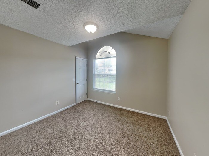 Building Photo - 315 Springfield Ct