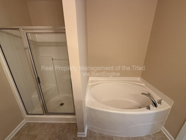 Building Photo - 2003 Chapel Park Ln