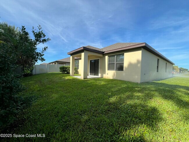 Building Photo - 7459 Tourmaline Dr