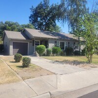 Building Photo - 1526 Albany Ave