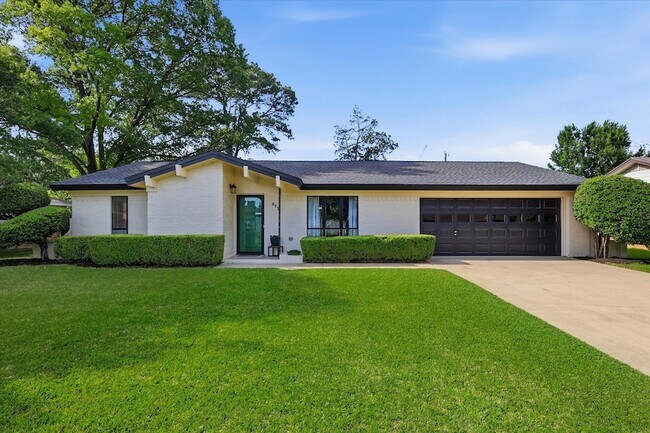 Building Photo - 217 E Louella Dr