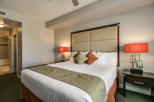 Building Photo - 5450 E Deer Valley Dr