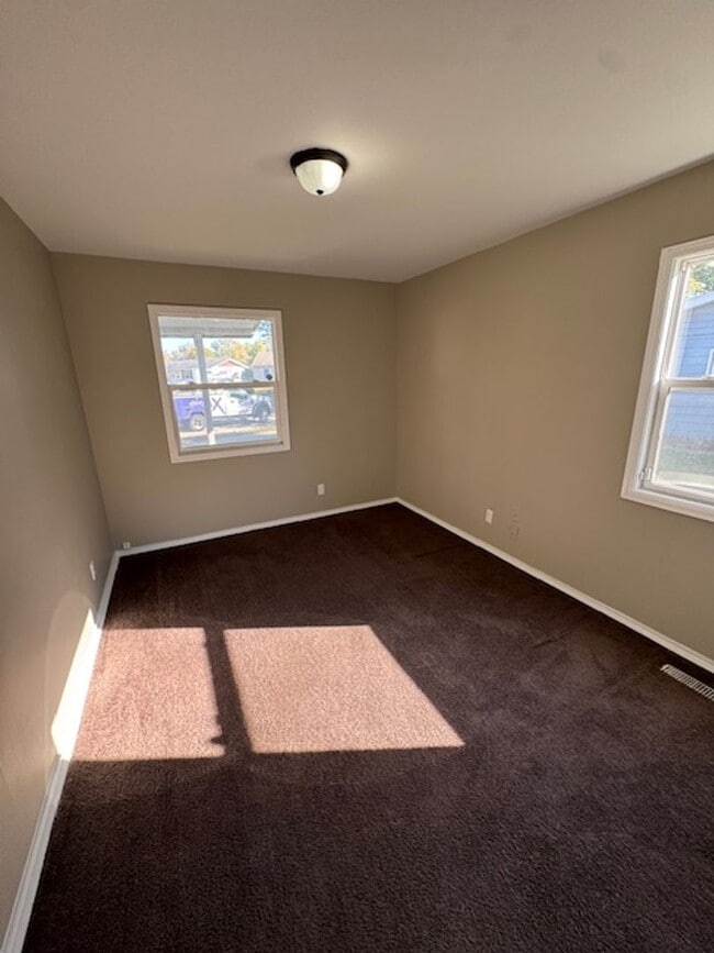 Building Photo - 6335 Bittersweet Dr