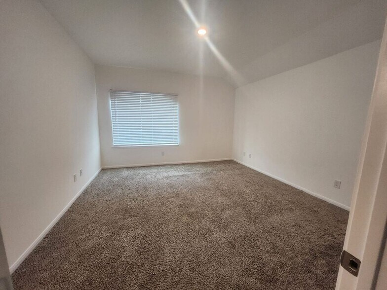 Building Photo - 12717 Yoshino Cherry St