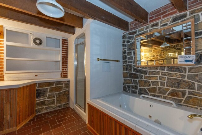 Building Photo - 1 bed, 1 bath, Apartment on the Smithfield Farm in Berryville, VA