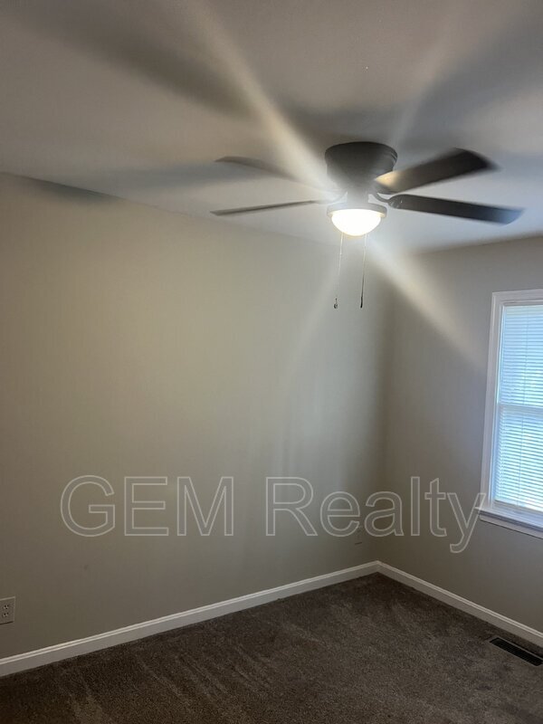 Building Photo - 103 Holmes Ct