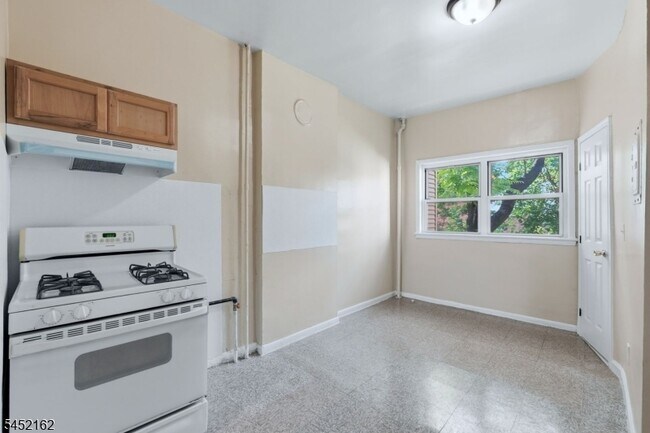 Building Photo - 5 E Monroe St