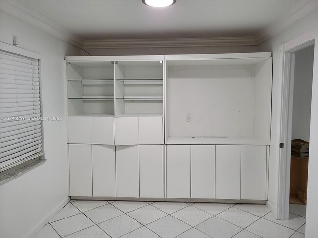 Building Photo - 5200 SW 89th Pl