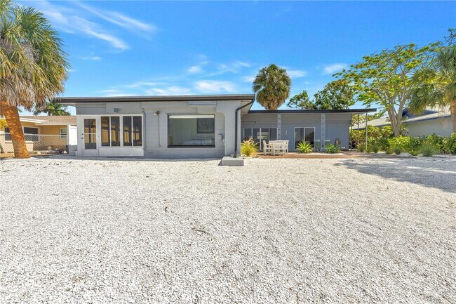 Building Photo - 7100 Shore Dr S
