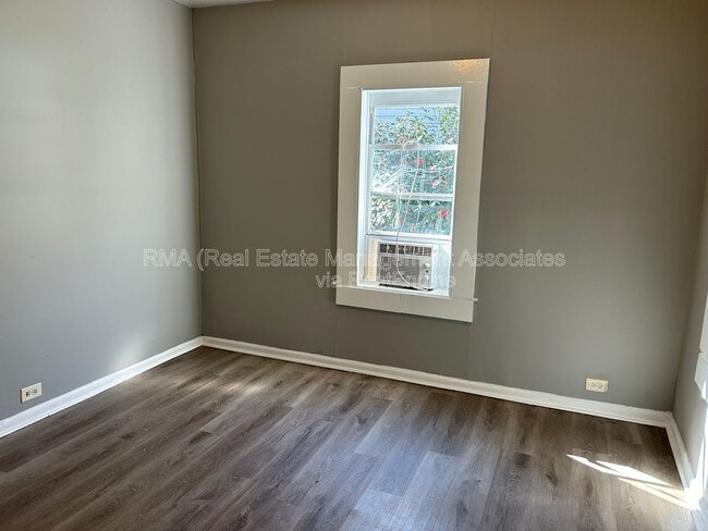 Building Photo - 526 N 8th St