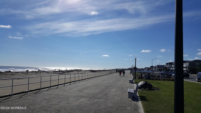 Building Photo - 321 Park Pl Ave