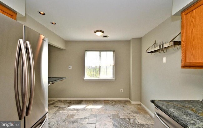 Building Photo - 122 Wheatsheaf Ln