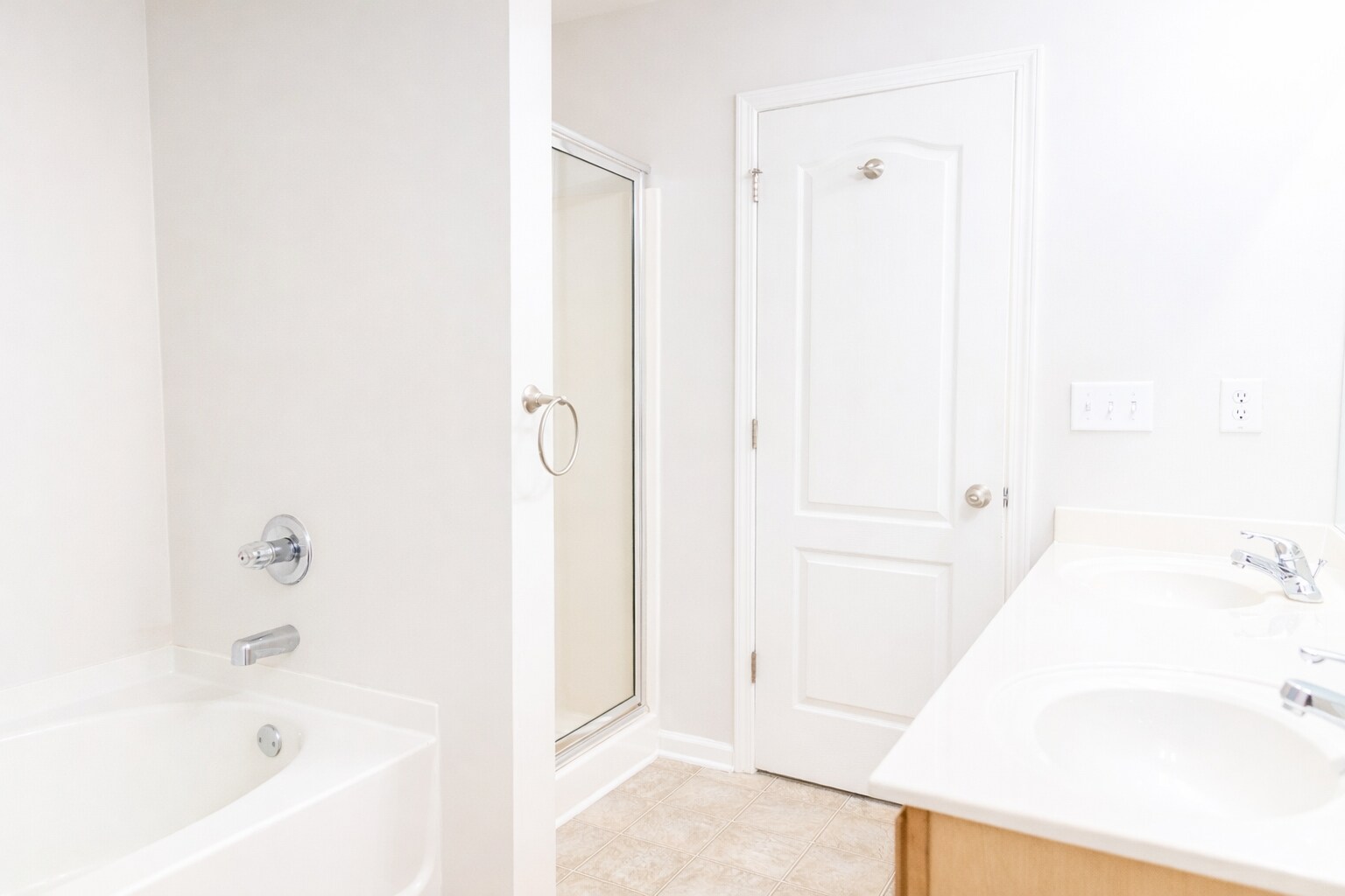 Building Photo - 544 Ridge View Xing