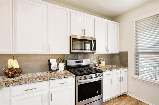 Building Photo - 205 La Dera Dr