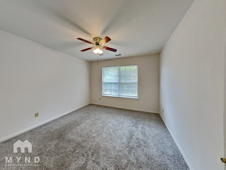 Building Photo - 704 Treyburn Lakes Way