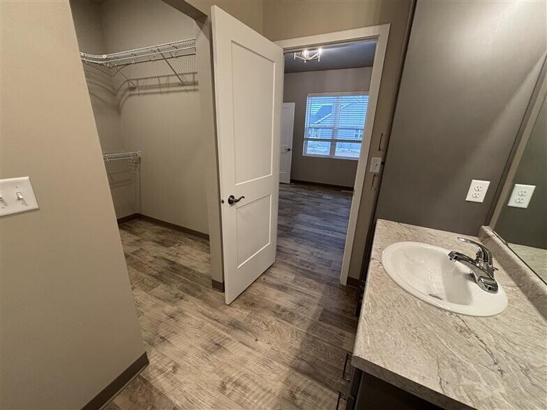 Building Photo - 361 Rising Star Ln