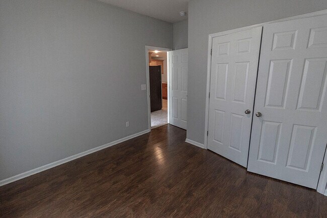 Building Photo - 1945 Center St