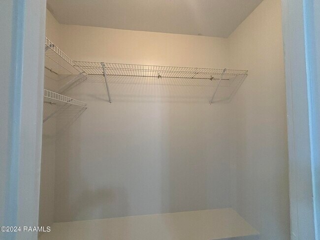 Building Photo - 1008 S College Rd