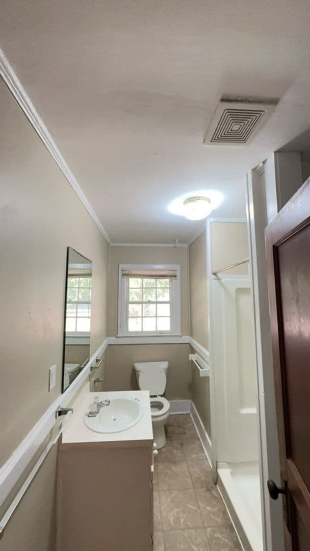 Building Photo - 205 Pineleaf Ln