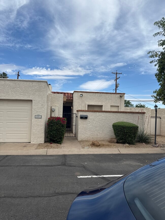 Building Photo - 2801 N 26th Pl