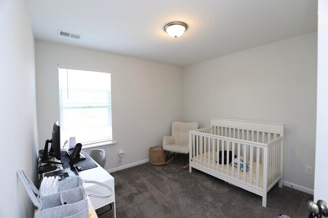 Building Photo - 1052 Ashcroft Cir