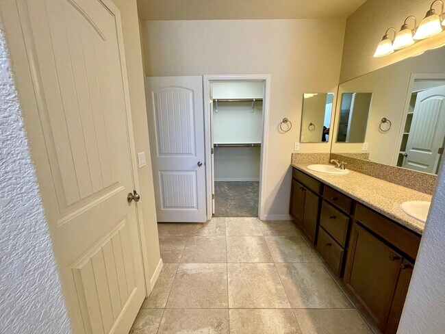 Building Photo - Beautiful 3 Bedroom Home in Southern Vistas w/ Solar!