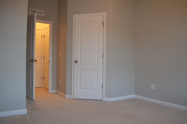 Building Photo - 532 Panorama Park Pl., Cary, NC - Bev Robe...