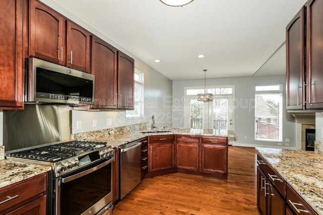 Building Photo - 730 Sunset Ln