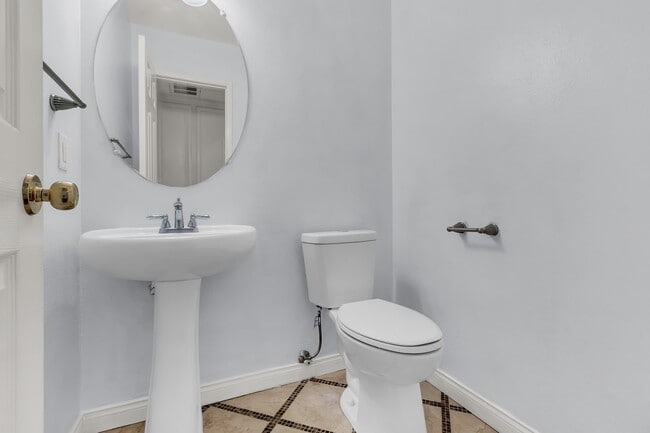 Building Photo - 17 Sagamore