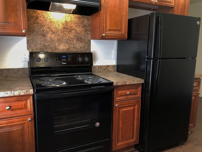 Building Photo - 2BR / 2BA Duplex with Fenced Yard in Bryan