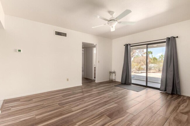 Building Photo - 7880 S Ave De Pina