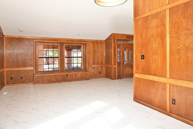 Building Photo - 6621 Vista Hermosa